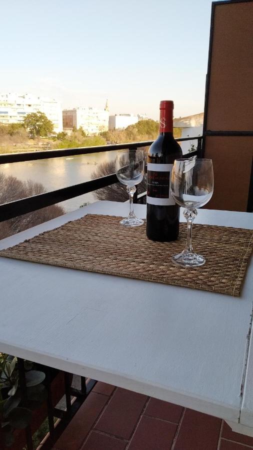 Apartamento Con Vistas Al Rio Guadalquivir En Triana, Sevilla Bagian luar foto