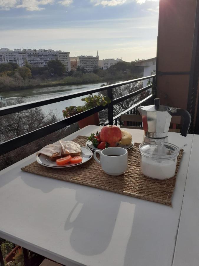 Apartamento Con Vistas Al Rio Guadalquivir En Triana, Sevilla Bagian luar foto